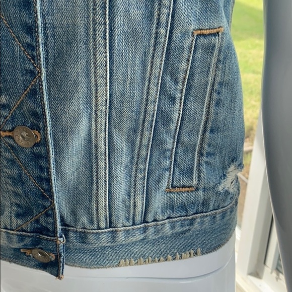 Abercrombie & Fitch - Destroyed Jean Vest - Picture 4 of 8